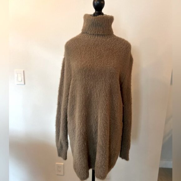 Zara Fuzzy Oversized Turtleneck - Picture 1 of 10
